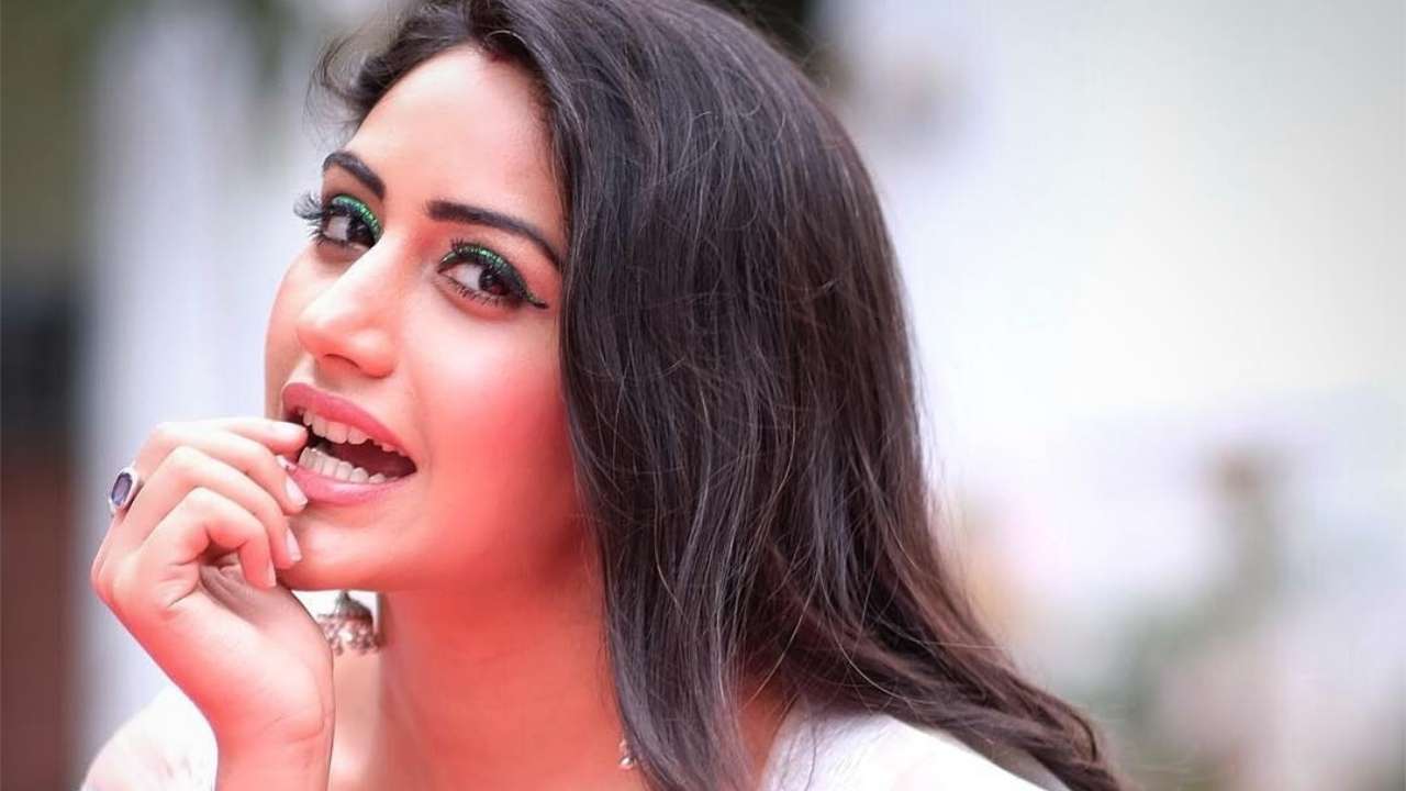 Photo ofSurbhi Chandna